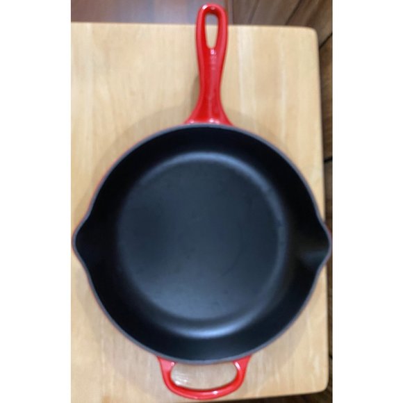 Le Creuset Red 10.1/4 Skillet - Picture 2 of 10